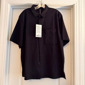 lululemon athletica Men's Short-Sleeve Button-Down Shirt in Black